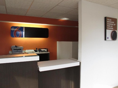 Motel 6 Baltimore Downtown - image 14