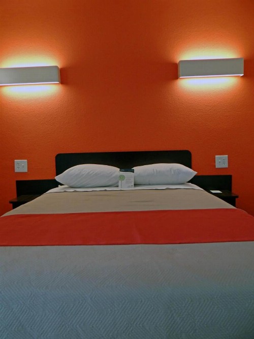 Motel 6 Baltimore Downtown - image 9