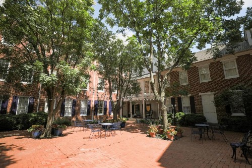 1840s Carrollton Inn - image 10