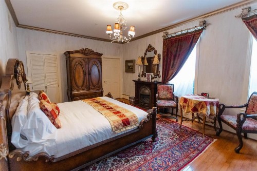 1840s Carrollton Inn - image 31
