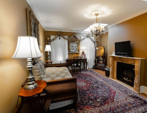 1840s Carrollton Inn - image 36