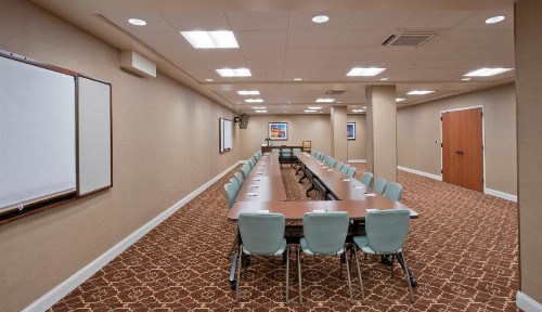 Staybridge Suites Baltimore - Inner Harbor an IHG Hotel - image 3