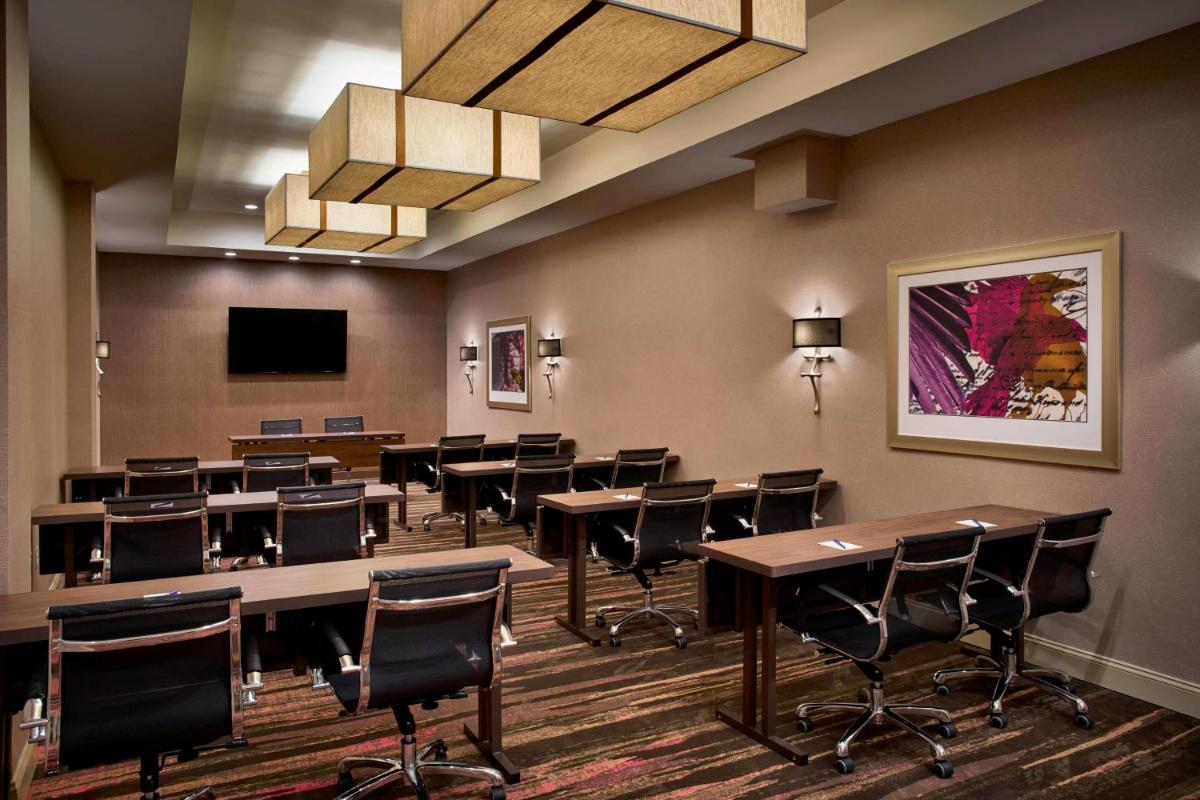 Delta Hotels by Marriott Baltimore Inner Harbor - image 2