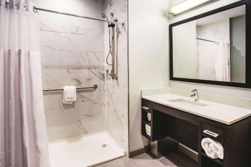 La Quinta by Wyndham Baltimore Downtown - image 10