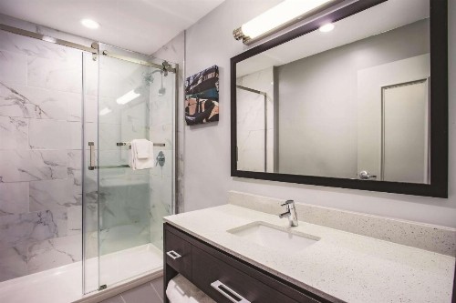 La Quinta by Wyndham Baltimore Downtown - image 13