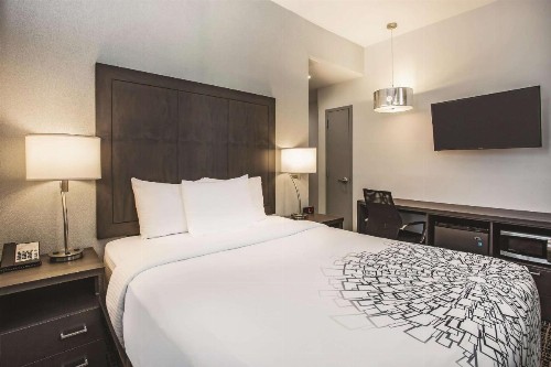 La Quinta by Wyndham Baltimore Downtown - image 17