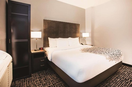La Quinta by Wyndham Baltimore Downtown - image 19