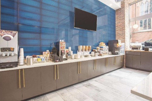 La Quinta by Wyndham Baltimore Downtown - image 21