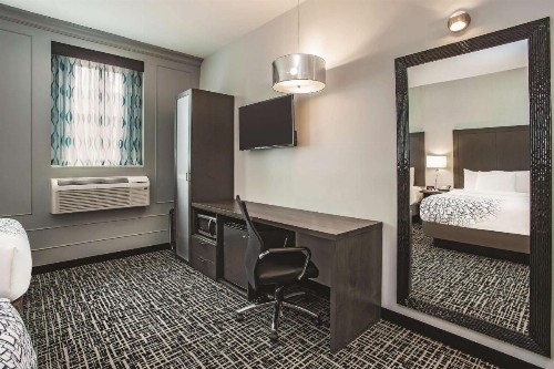 La Quinta by Wyndham Baltimore Downtown - image 28