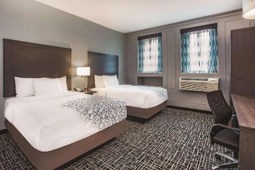 La Quinta by Wyndham Baltimore Downtown - image 8