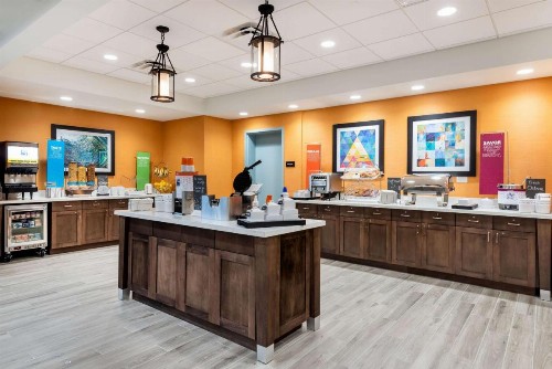 Hampton Inn Baltimore Bayview Campus - image 10