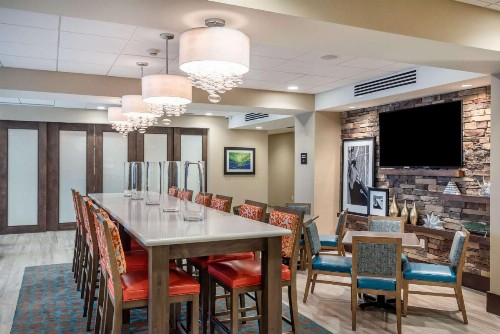 Hampton Inn Baltimore Bayview Campus - image 12