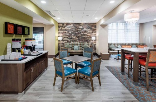 Hampton Inn Baltimore Bayview Campus - image 13
