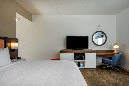 Hampton Inn Baltimore Bayview Campus - image 21