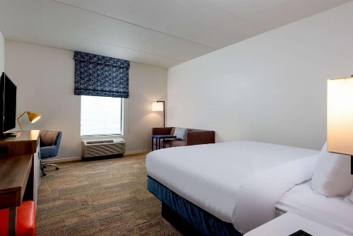 Hampton Inn Baltimore Bayview Campus - image 24