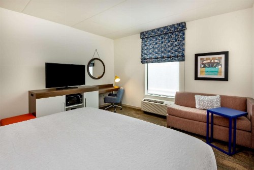 Hampton Inn Baltimore Bayview Campus - image 25