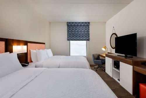 Hampton Inn Baltimore Bayview Campus - image 27