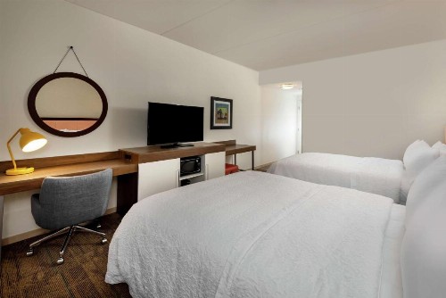 Hampton Inn Baltimore Bayview Campus - image 28