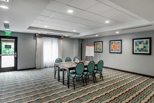 Hampton Inn Baltimore Bayview Campus - image 29