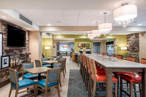 Hampton Inn Baltimore Bayview Campus - image 3