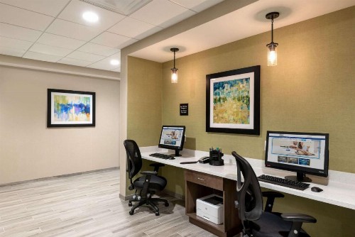Hampton Inn Baltimore Bayview Campus - image 32