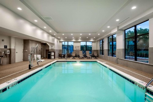 Hampton Inn Baltimore Bayview Campus - image 7