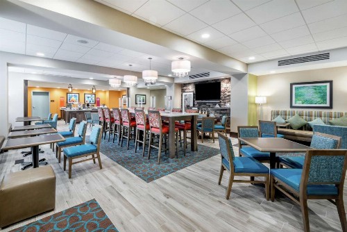 Hampton Inn Baltimore Bayview Campus - image 8