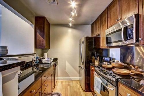 Chase at 39 West - image 17
