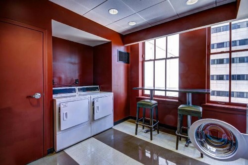 Chase at 39 West - image 29