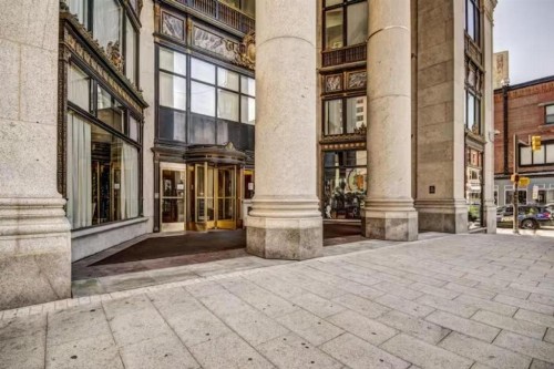 Chase at 39 West - image 3