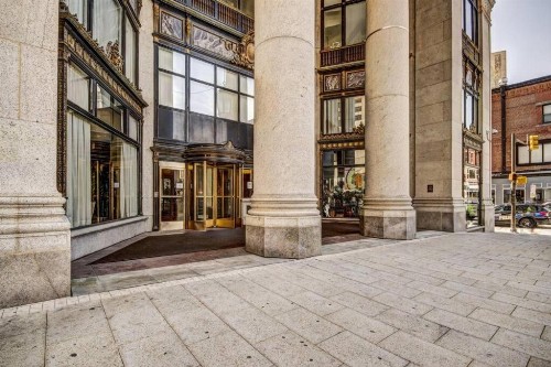 Chase at 39 West - image 36