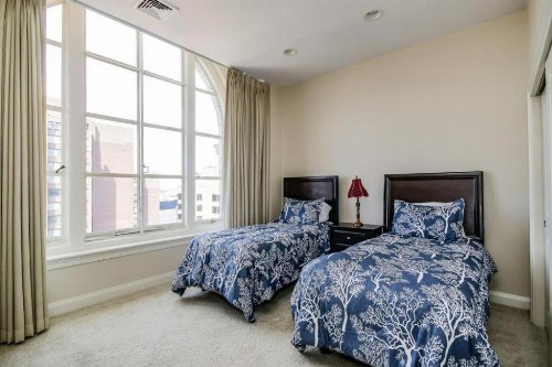 Chase at 39 West - image 37