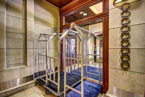 Chase at 39 West - image 49