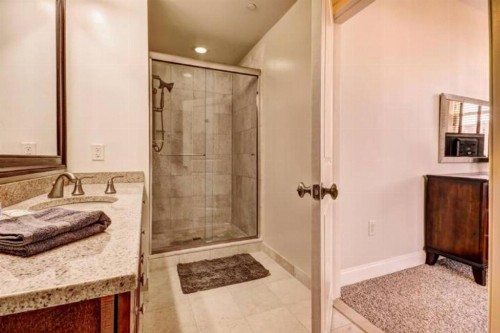 Chase at 39 West - image 6
