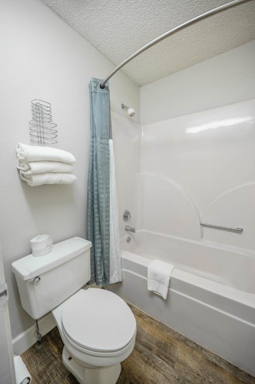 River Oak Inn and Restaurant - image 12