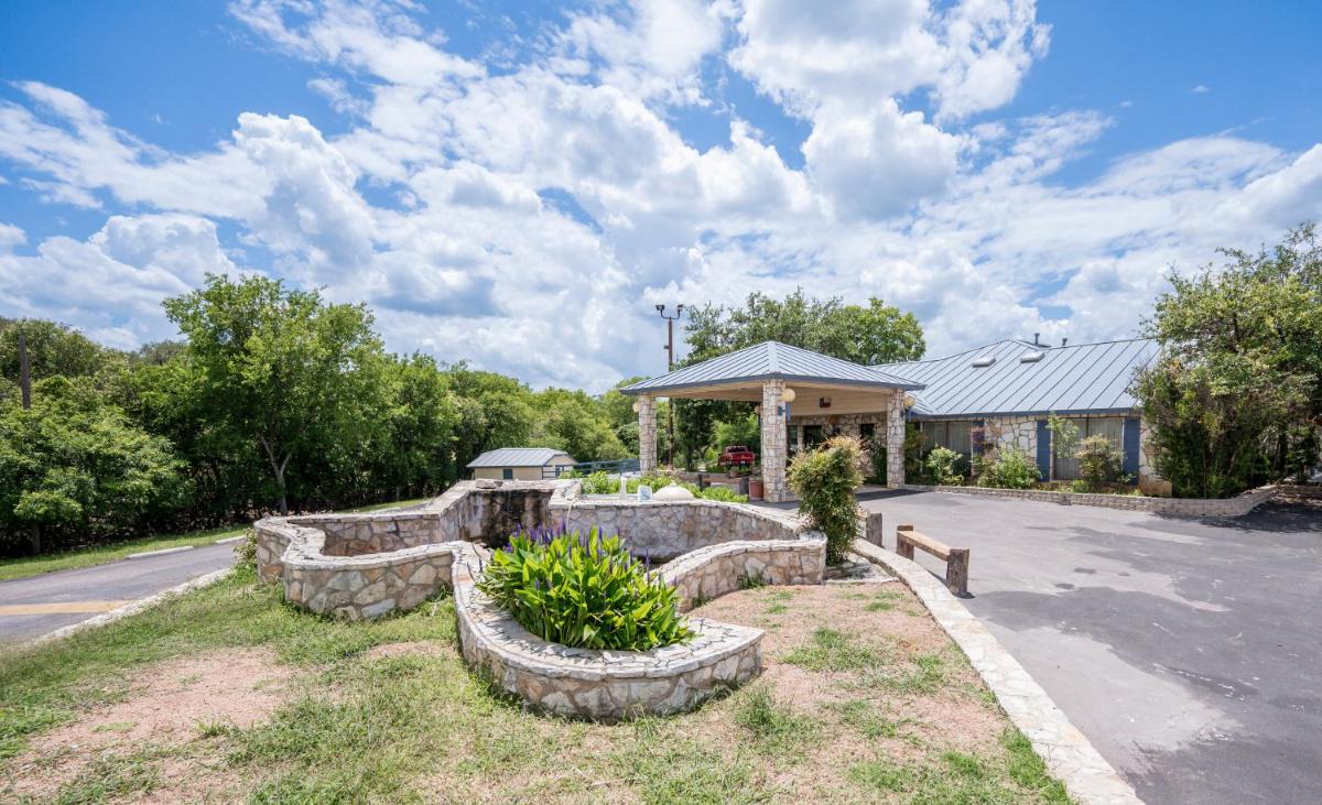 River Oak Inn and Restaurant - image 2