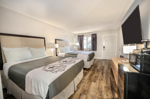 River Oak Inn and Restaurant - image 20