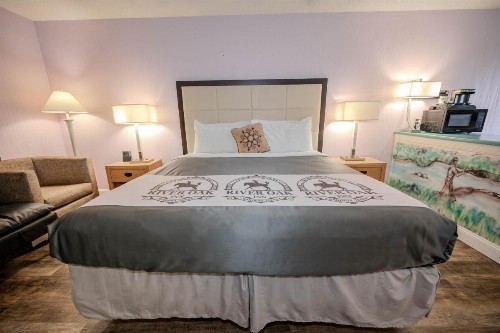 River Oak Inn and Restaurant - image 26