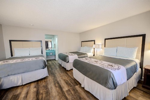 River Oak Inn and Restaurant - image 29