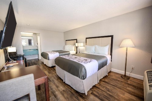 River Oak Inn and Restaurant - image 32