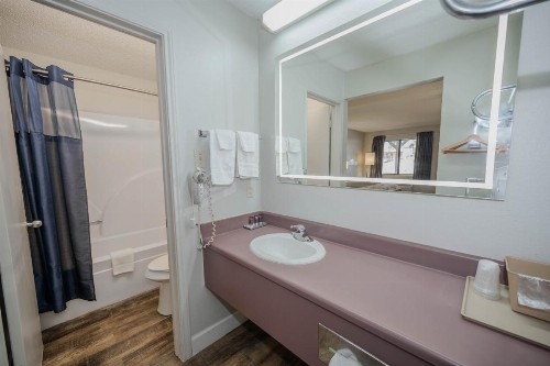 River Oak Inn and Restaurant - image 34