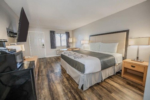 River Oak Inn and Restaurant - image 35