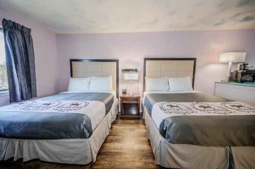 River Oak Inn and Restaurant - image 37