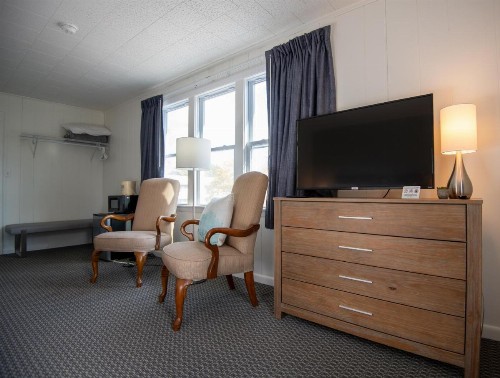 Anchorage Motel - image 33