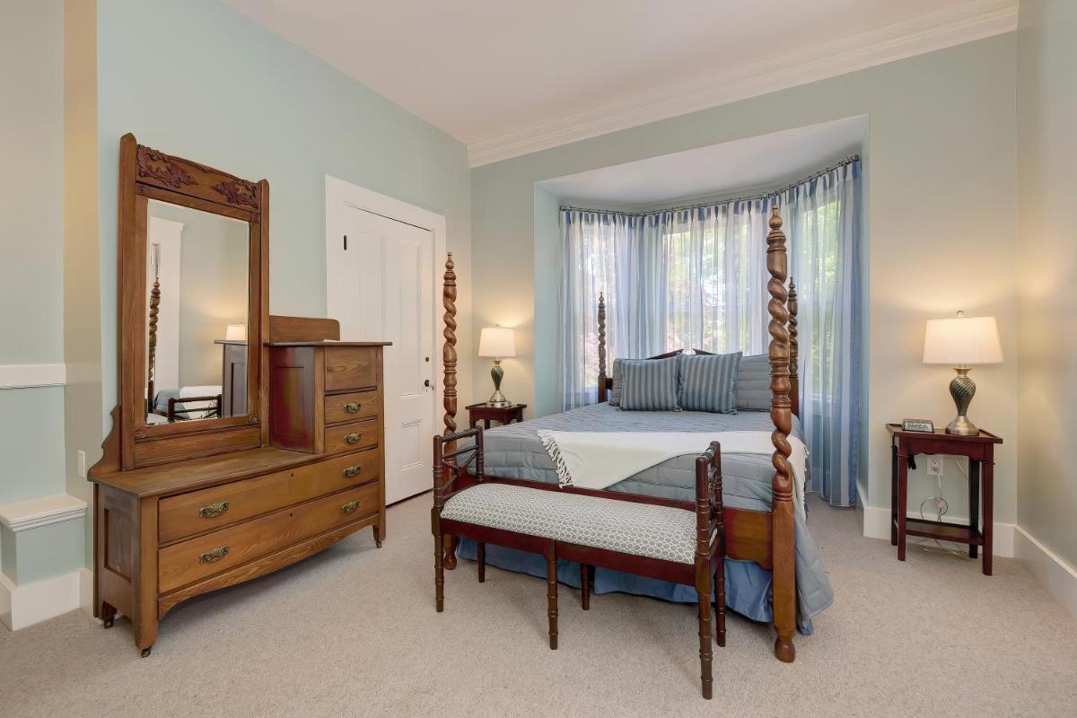 Mira Monte Inn & Suites - image 2
