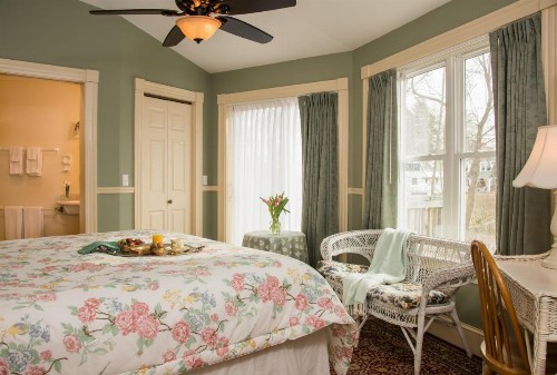 Mira Monte Inn & Suites - image 27