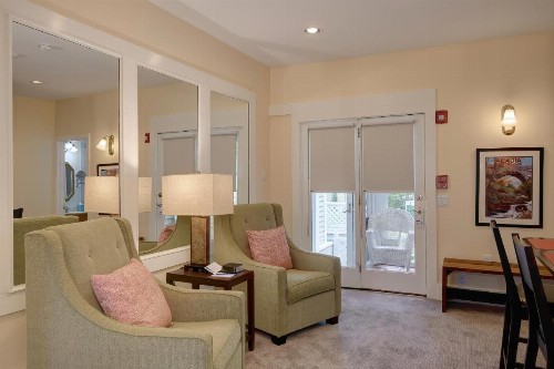 Mira Monte Inn & Suites - image 34