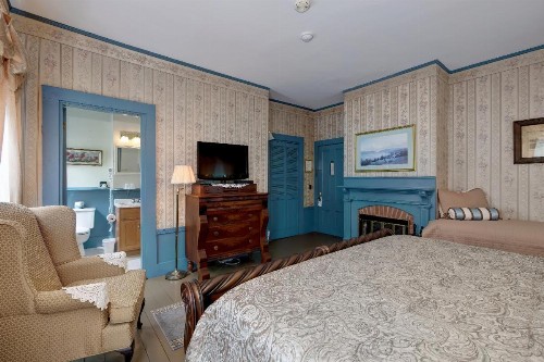 Mira Monte Inn & Suites - image 36