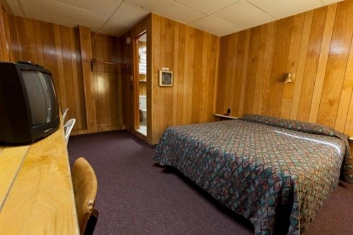Robbins Motel - image 16