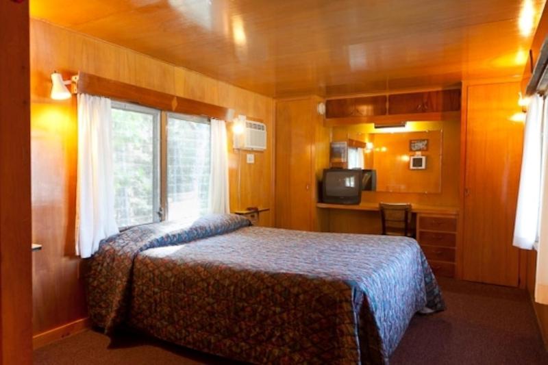 Robbins Motel - image 5